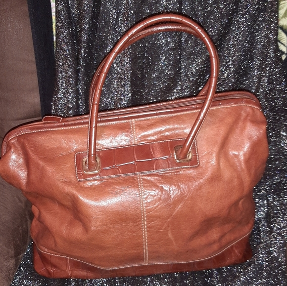 Leather  travel bag color more like caramel - Picture 2 of 8